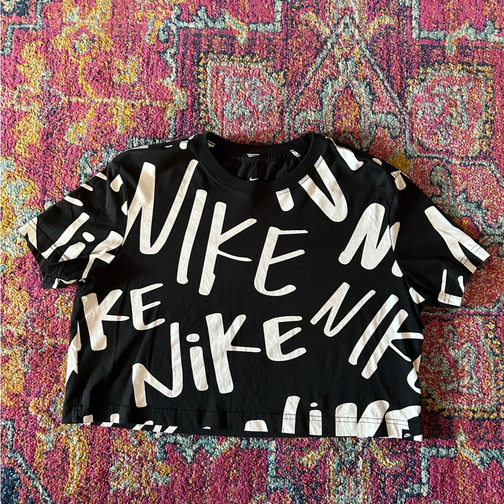 Nike black and white street style cropped tee size S